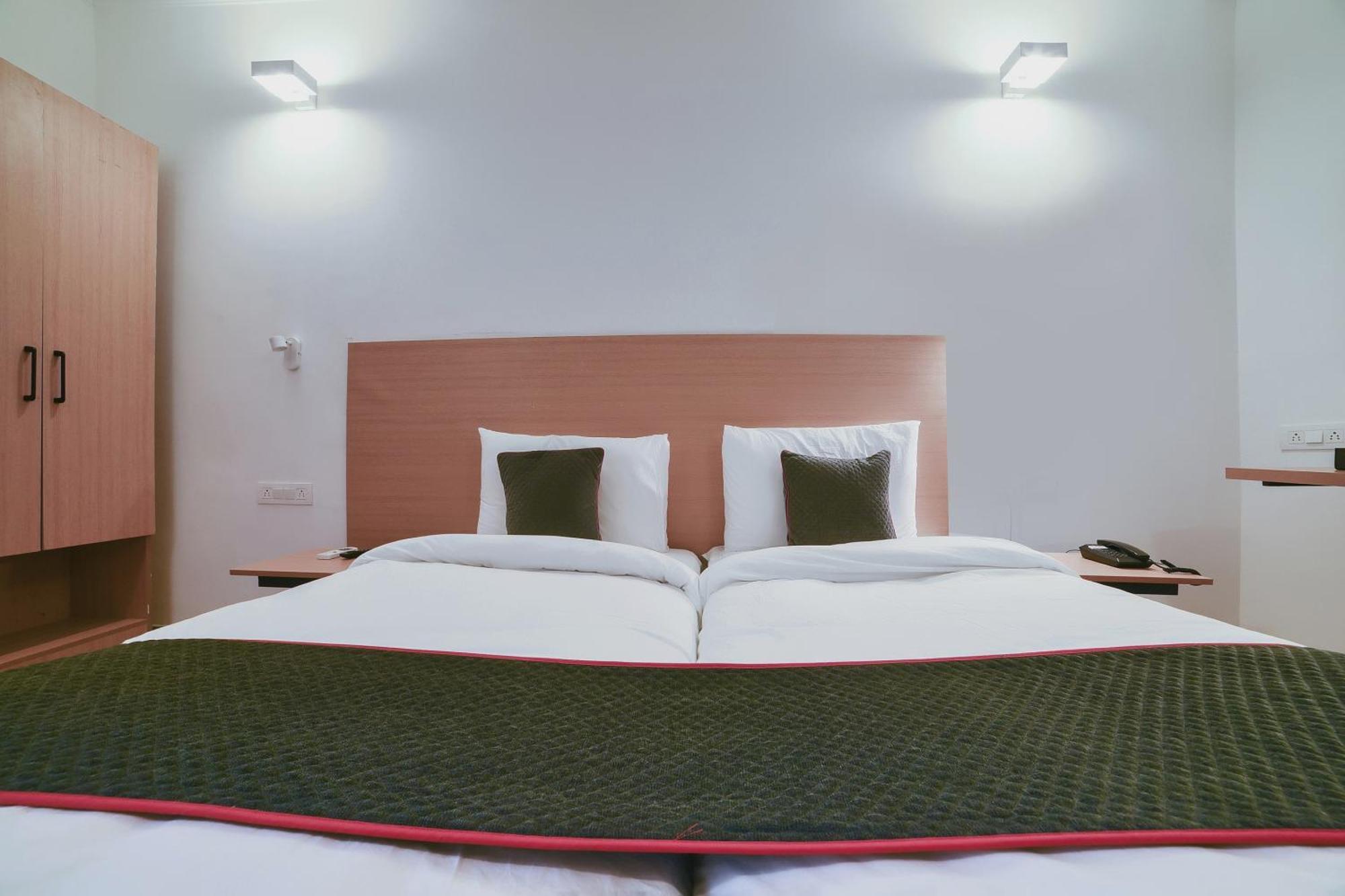 Collection O Vadapalani Hotel Chennai Ngoại thất bức ảnh
